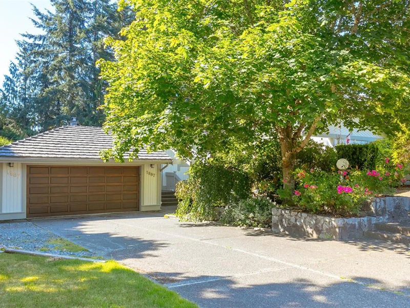1887 Barrett Drive, North Saanich BC V8L 4T5