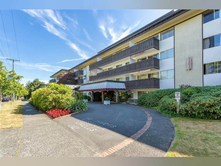 113-964 Heywood Avenue, Victoria, BC, V8V 2Y5