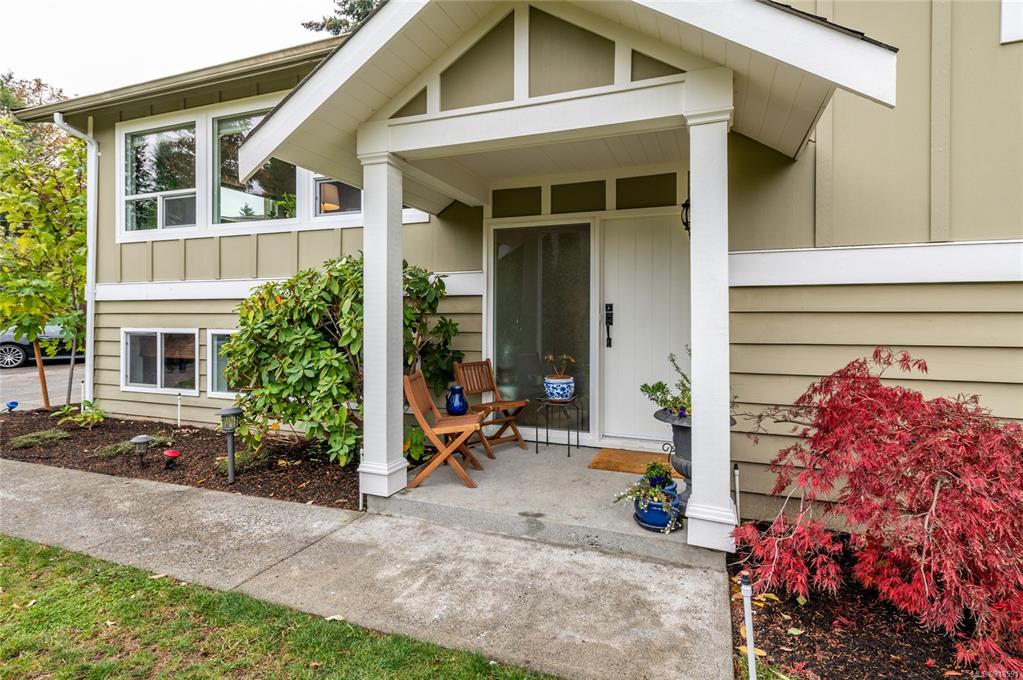 5090 Clutesi Street, Saanich, BC, V8Y 1X4