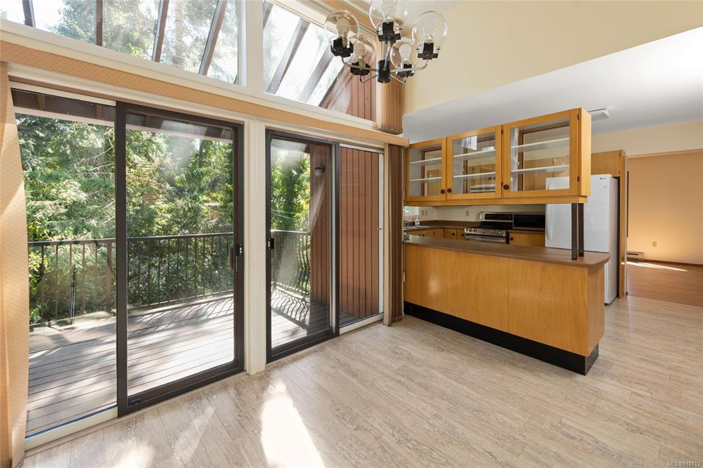 9324 Glenelg Avenue, North Saanich, BC, V8L 5G6 - 4