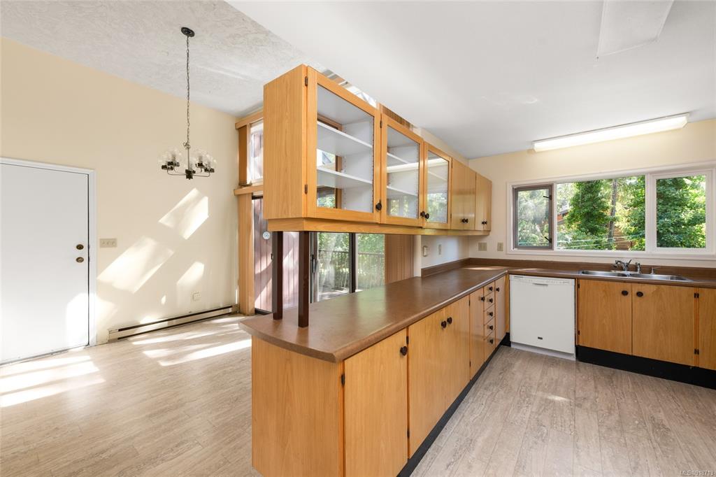 9324 Glenelg Avenue, North Saanich, BC, V8L 5G6 - 8