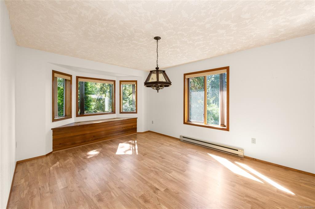9324 Glenelg Avenue, North Saanich, BC, V8L 5G6 - 9