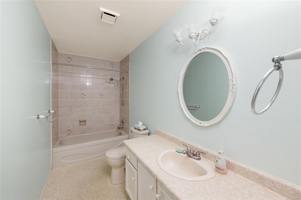 9324 Glenelg Avenue, North Saanich, BC, V8L 5G6 - 15