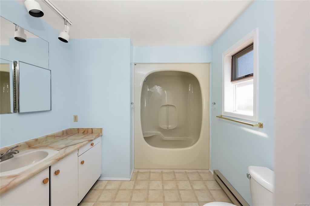 9324 Glenelg Avenue, North Saanich, BC, V8L 5G6 - 19