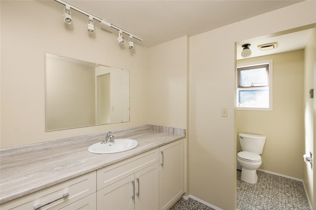9324 Glenelg Avenue, North Saanich, BC, V8L 5G6 - 28