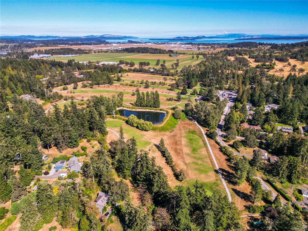 9324 Glenelg Avenue, North Saanich, BC, V8L 5G6 - 37
