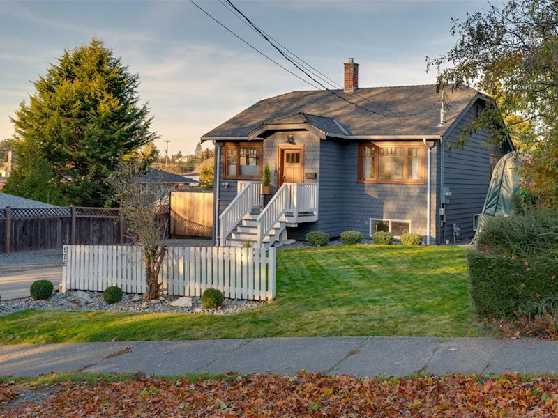 176 Lurline Avenue, Saanich BC V8Z 1H6