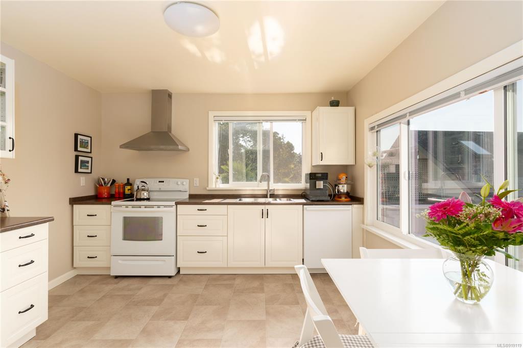 413 Constance Avenue, Esquimalt, BC, V9A 6N2 - 8