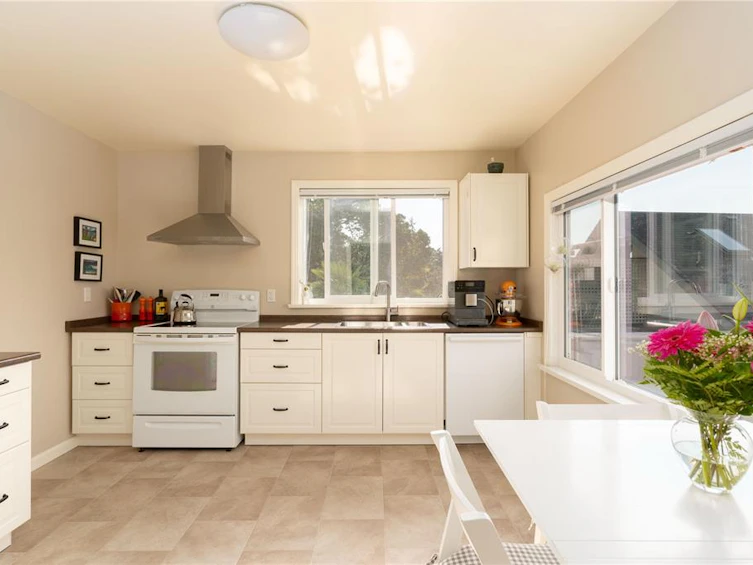413 Constance Avenue, Esquimalt, BC, V9A 6N2 - 8