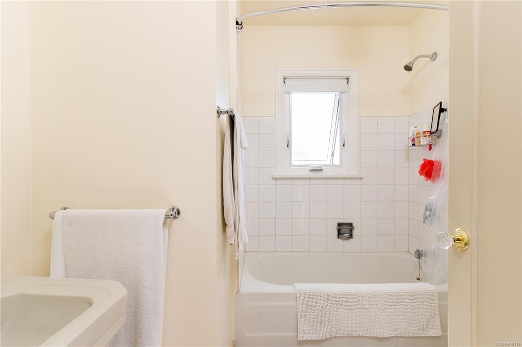 413 Constance Avenue, Esquimalt, BC, V9A 6N2 - 14