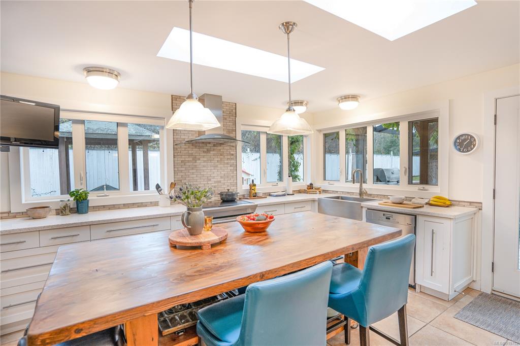 1079 Laurel Road, North Saanich, BC, V8L 5P3
