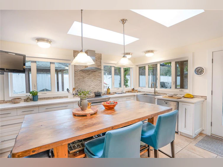 1079 Laurel Road, North Saanich, BC, V8L 5P3