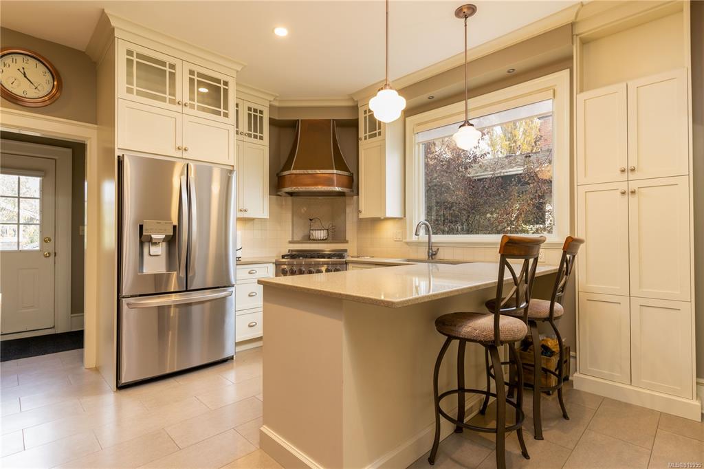 1734 Lulie Street, Oak Bay, BC, V8R 5W6 - 11