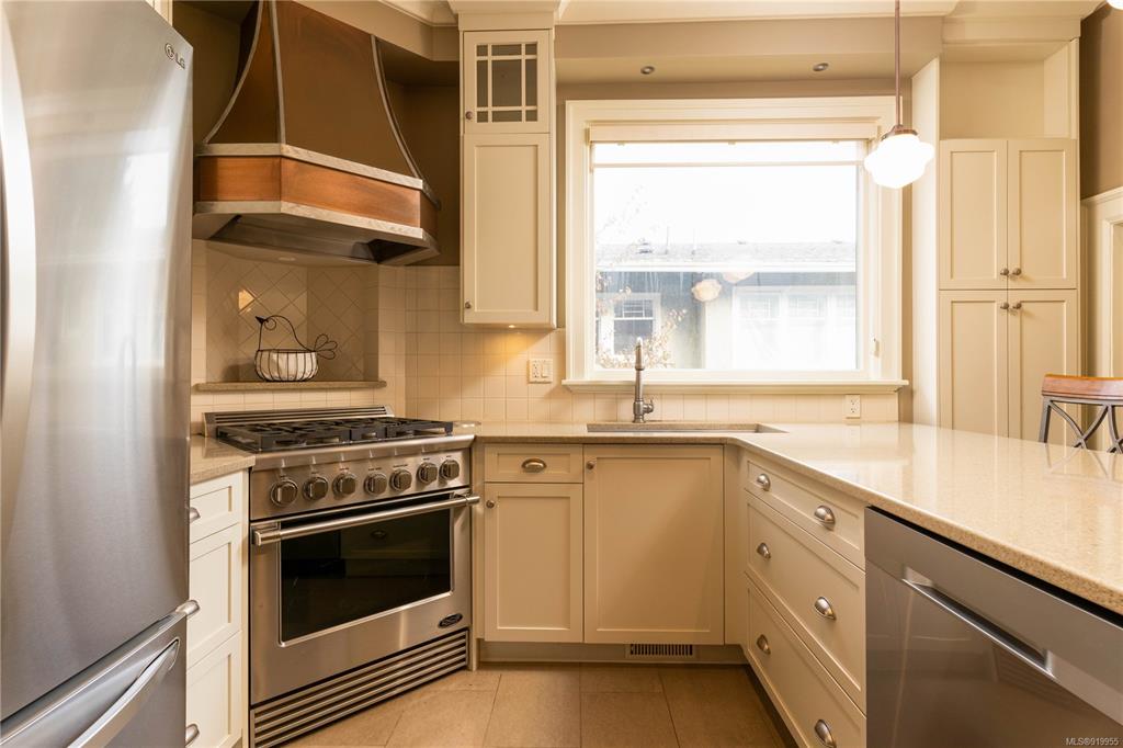 1734 Lulie Street, Oak Bay, BC, V8R 5W6 - 12