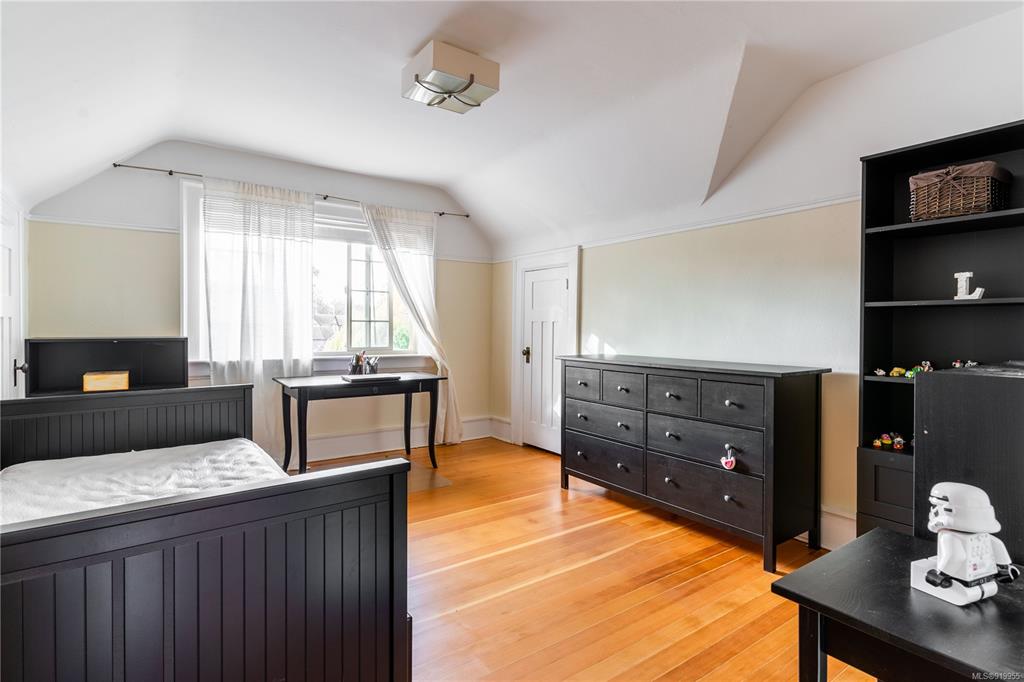 1734 Lulie Street, Oak Bay, BC, V8R 5W6 - 15