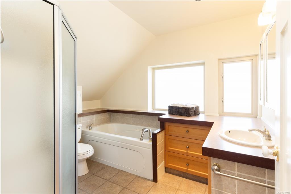 1734 Lulie Street, Oak Bay, BC, V8R 5W6 - 16