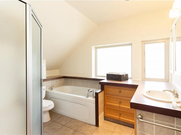 1734 Lulie Street, Oak Bay, BC, V8R 5W6 - 16