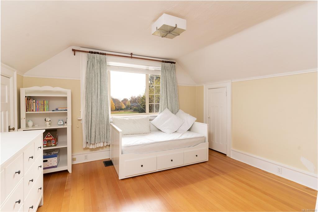 1734 Lulie Street, Oak Bay, BC, V8R 5W6 - 18
