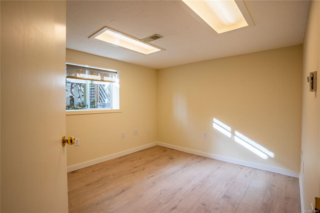 1734 Lulie Street, Oak Bay, BC, V8R 5W6 - 27