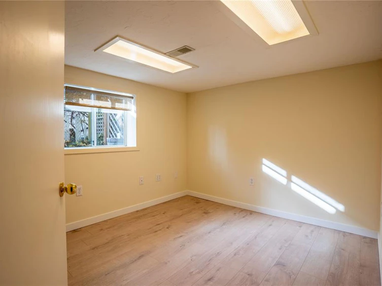 1734 Lulie Street, Oak Bay, BC, V8R 5W6 - 27
