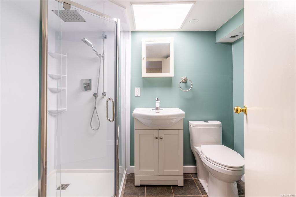 1734 Lulie Street, Oak Bay, BC, V8R 5W6 - 28