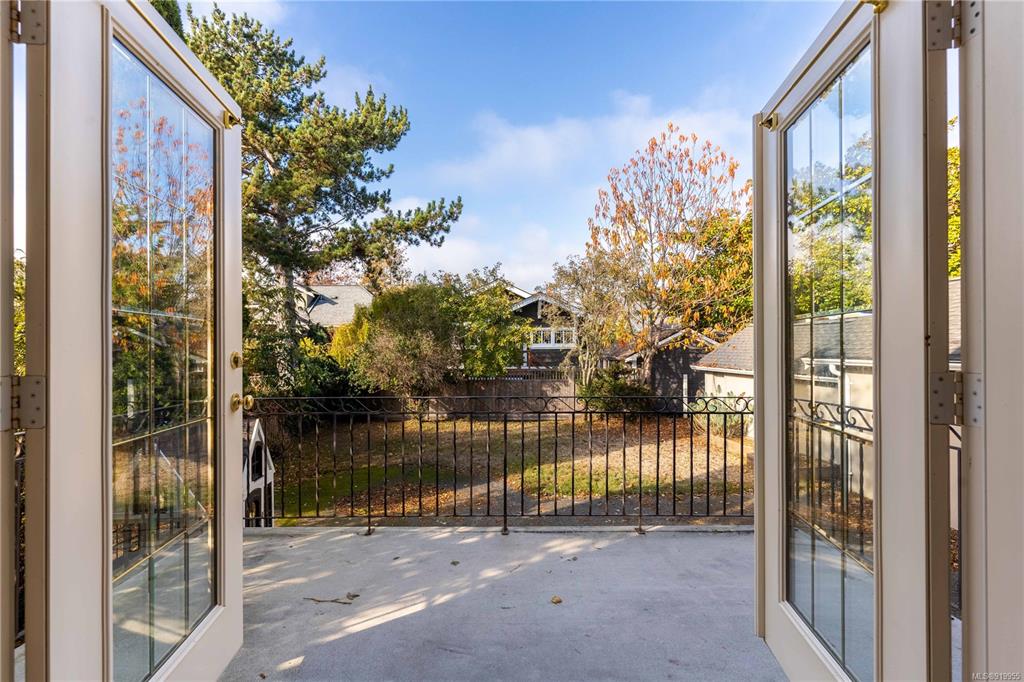 1734 Lulie Street, Oak Bay, BC, V8R 5W6 - 30
