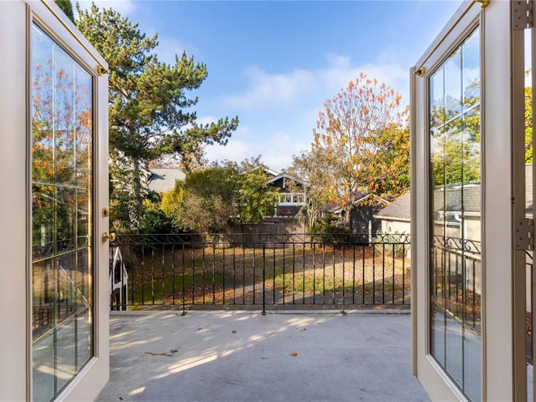 1734 Lulie Street, Oak Bay, BC, V8R 5W6 - 30