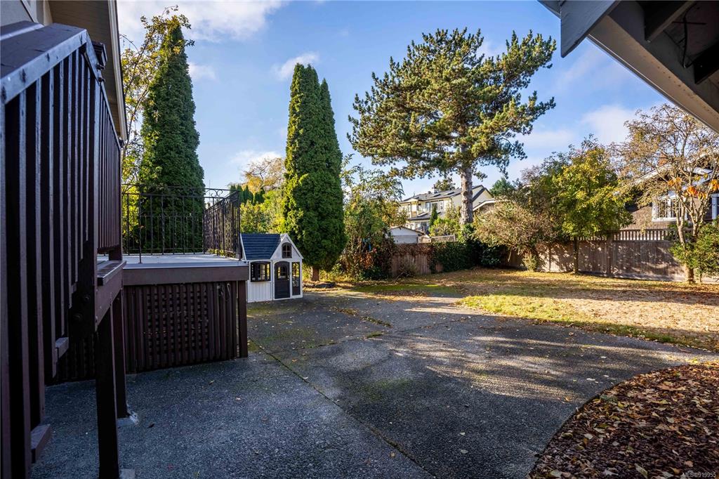 1734 Lulie Street, Oak Bay, BC, V8R 5W6 - 34