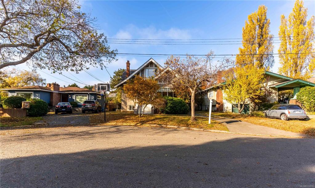 1734 Lulie Street, Oak Bay, BC, V8R 5W6 - 35