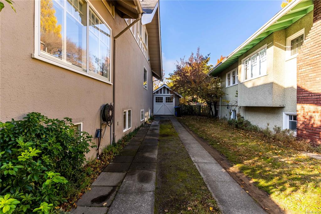 1734 Lulie Street, Oak Bay, BC, V8R 5W6 - 36