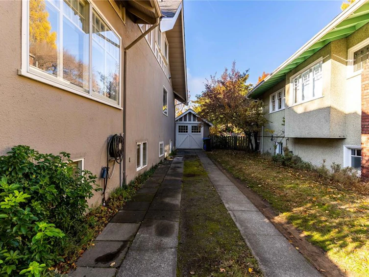 1734 Lulie Street, Oak Bay, BC, V8R 5W6 - 36