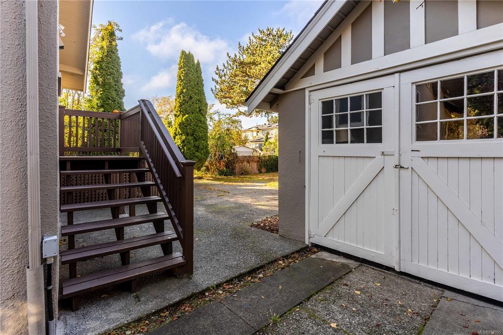 1734 Lulie Street, Oak Bay, BC, V8R 5W6 - 37