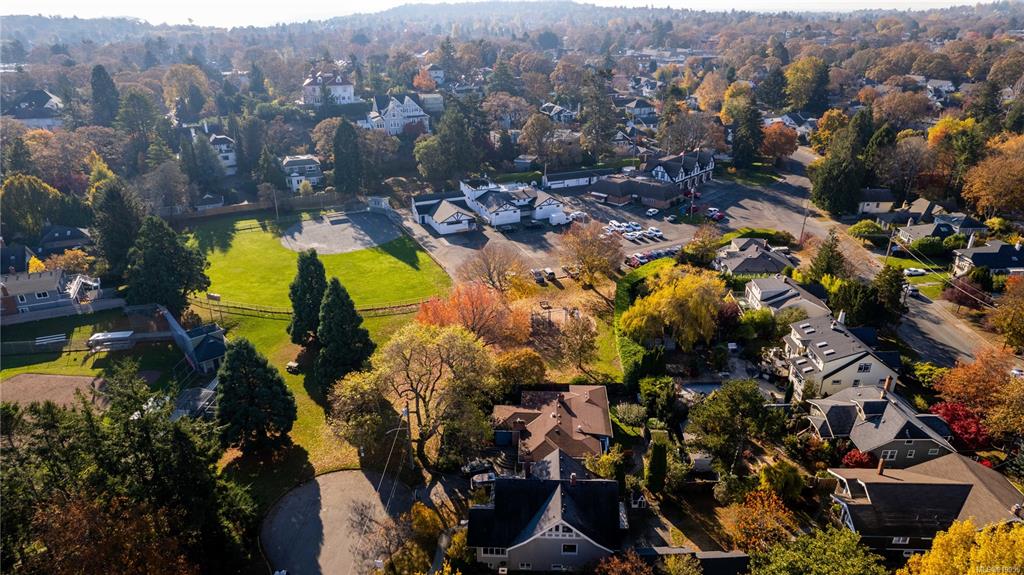 1734 Lulie Street, Oak Bay, BC, V8R 5W6 - 41