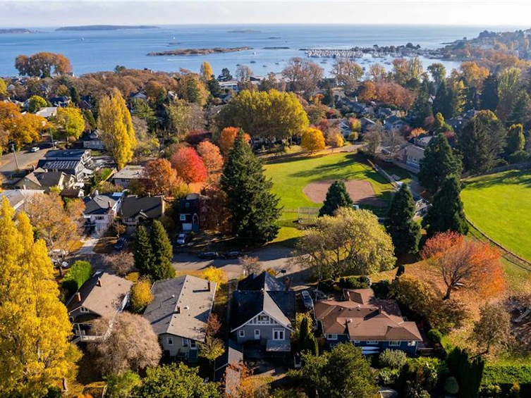 1734 Lulie Street, Oak Bay, BC, V8R 5W6 - 42