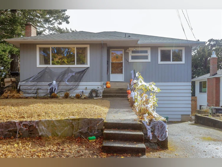 3047 Balfour Avenue, Victoria, BC, V9A 1R7
