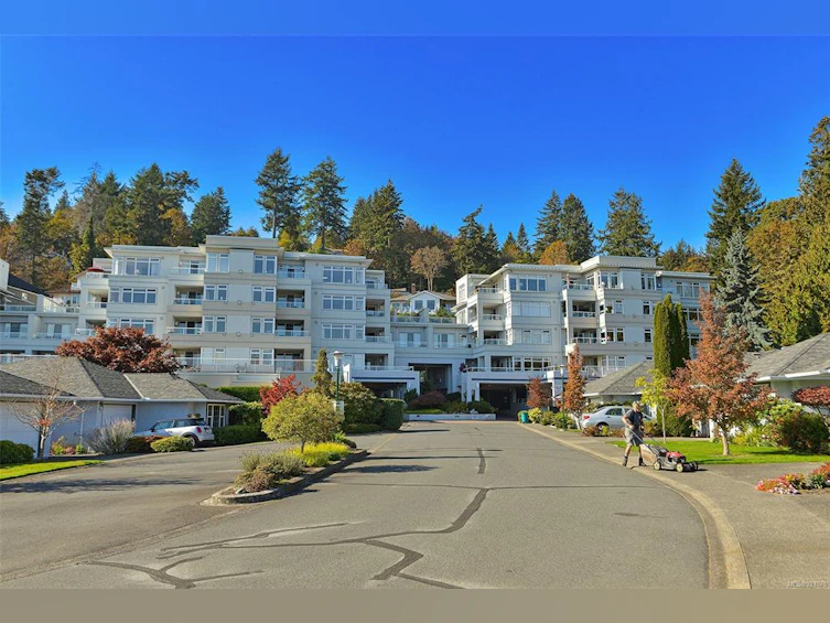 504-5110 Cordova Bay Road, Saanich, BC, V8Y 2K5