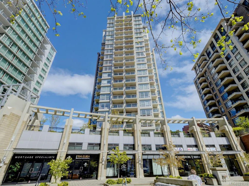 702 - 751 Fairfield Road, Victoria BC V8W 4A4