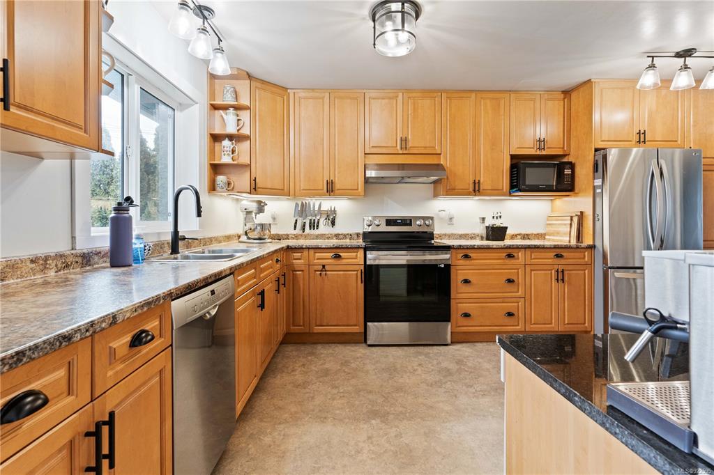 6910 Saanich Cross Road, Central Saanich, BC, V8Z 5X6 - 8