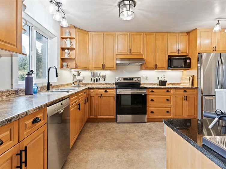 6910 Saanich Cross Road, Central Saanich, BC, V8Z 5X6 - 8