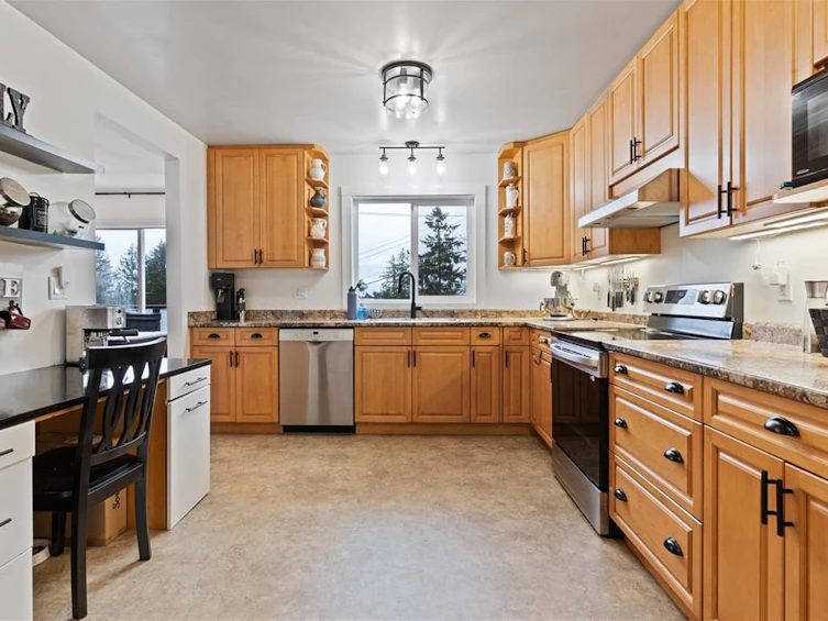 6910 Saanich Cross Road, Central Saanich, BC, V8Z 5X6 - 9