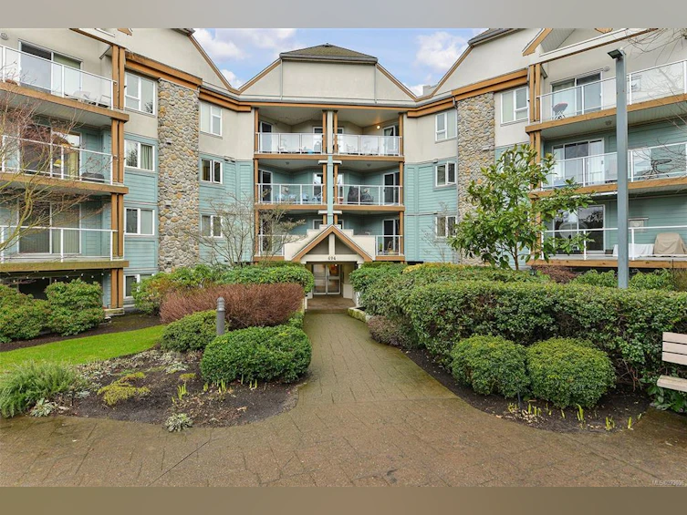 401-494 Marsett Place, Saanich, BC, V8Z 7J1