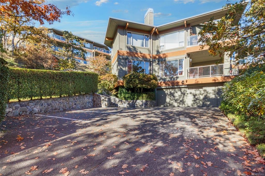 8-910 Maltwood Terrace, Saanich, BC, V8X 5G8