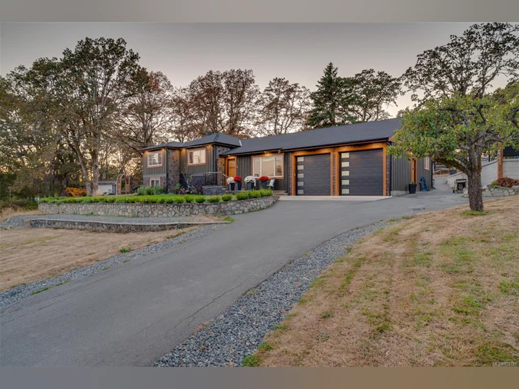 4572 Scarborough Road, Saanich, BC, V8Z 5N5