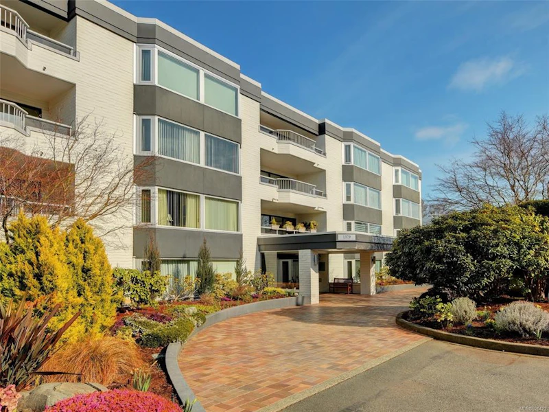 208 - 1370 Beach Drive, Oak Bay BC V8S 2N6