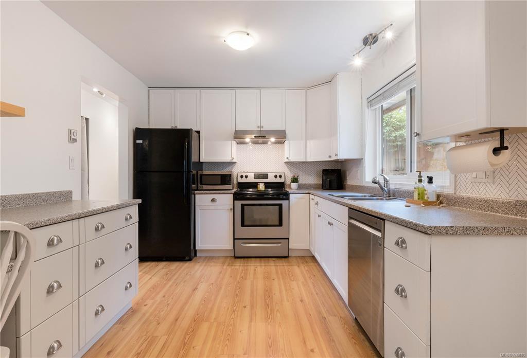 7476 East Saanich Road, Central Saanich, BC, V8M 1W2 - 9