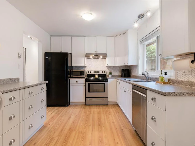 7476 East Saanich Road, Central Saanich, BC, V8M 1W2 - 9
