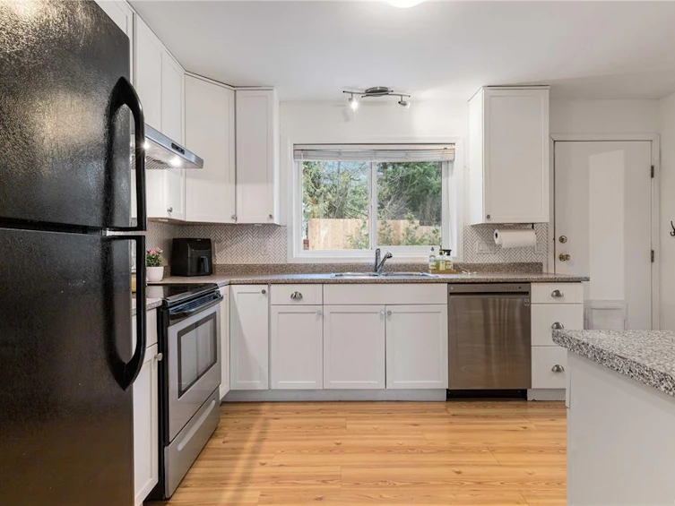 7476 East Saanich Road, Central Saanich, BC, V8M 1W2 - 10