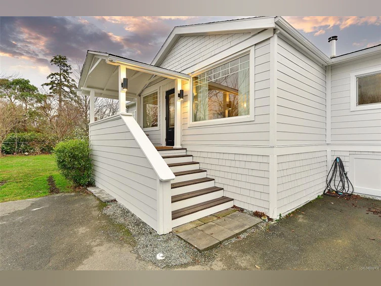 2945 Colquitz Avenue, Saanich, BC, V9A 2M2