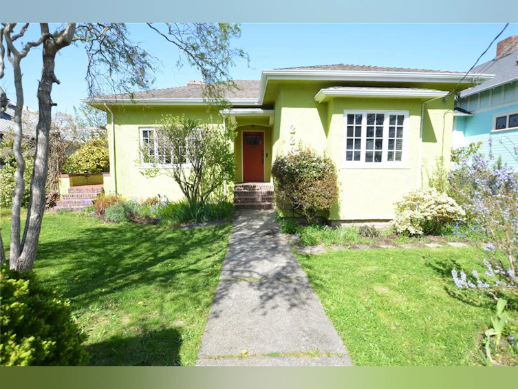 228 St. Andrews Street, Victoria, BC, V8V 2N3