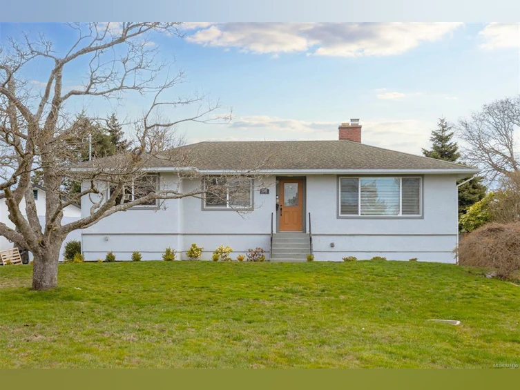 3701 Casey Drive, Saanich, BC, V8Z 4J6